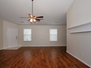 913 Honey Locust Ln in Crowley, TX - Building Photo - Building Photo