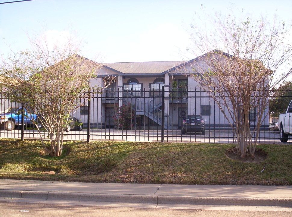 Beverly Apartments in Laredo, TX - Foto de edificio