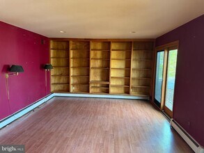 11627 Pine Tree Dr in Fairfax, VA - Building Photo - Building Photo