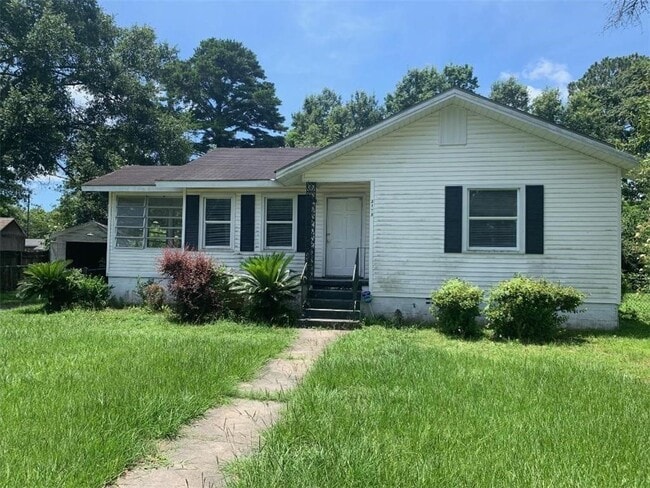 property at 3173 Baronne St
