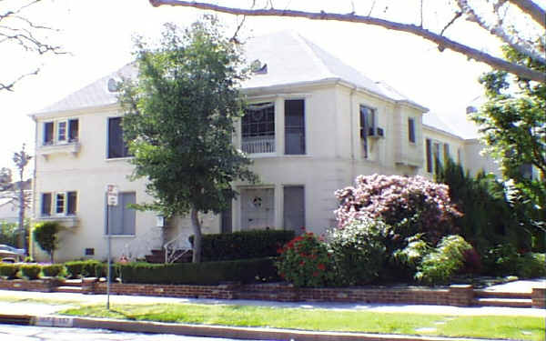 157-167 S Canon Dr in Beverly Hills, CA - Building Photo - Building Photo