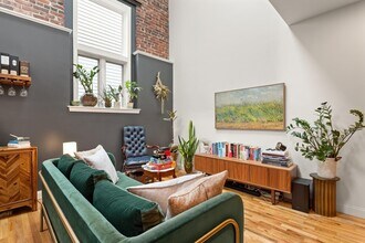 340 Saratoga St, Unit #3 in Boston, MA - Building Photo - Building Photo