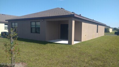 7144 Topaz Dr in Grant Valkaria, FL - Foto de edificio - Building Photo