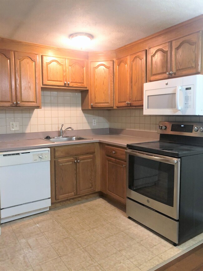 925 Hancock St Apartments and Nearby Quincy Apartments For Rent Quincy, MA