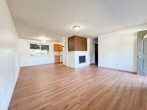 2400 H St SE in Auburn, WA - Building Photo - Building Photo