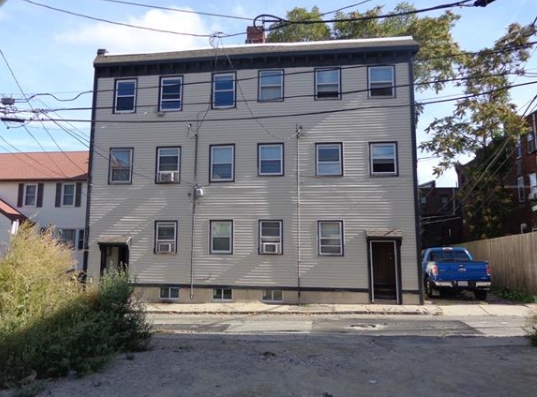 322 Athens St in South Boston, MA - Building Photo