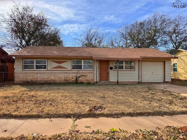 property at 1813 Westcliff Dr