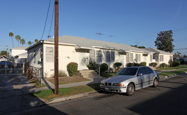 4218 Bell Ave in Bell, CA - Foto de edificio - Building Photo