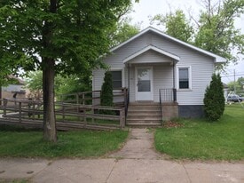 117 N 19th St in Escanaba, MI - Building Photo