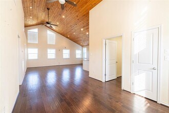 1050 Co Rd 129 in Taylor, TX - Building Photo - Building Photo