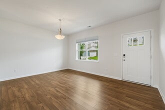 206 Marathon Ln in Candler, NC - Building Photo - Building Photo