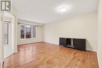 206 Beatrice Dr in Ottawa, ON - Building Photo - Building Photo