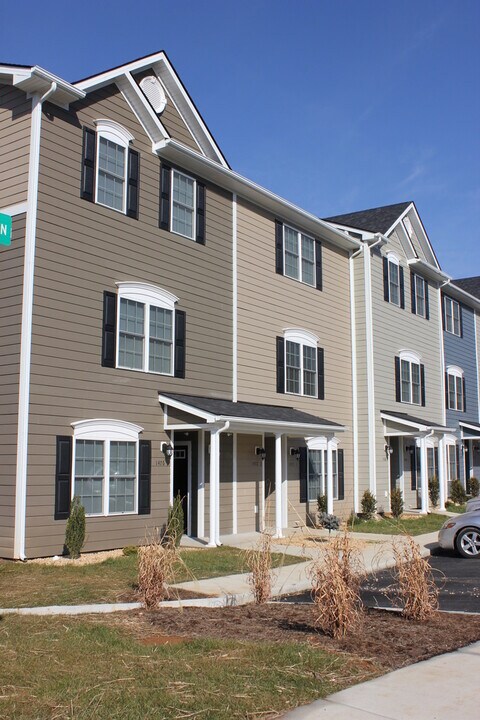 1459 Taylor Grove Ln in Harrisonburg, VA - Building Photo