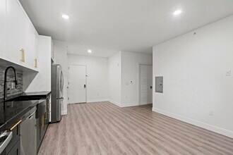 211 Baldwin Ave in Jersey City, NJ - Building Photo - Building Photo