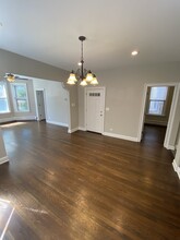 3711 N Bernard St, Unit 2 in Chicago, IL - Building Photo - Building Photo