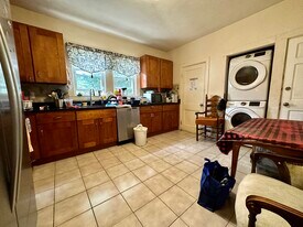 17 Stratton Ter, Unit 2 in Waltham, MA - Building Photo