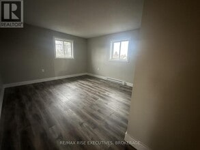 565 Emma St in Gananoque, ON - Building Photo - Building Photo