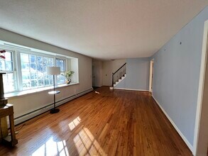 12 Hilltop Dr in Canton, CT - Building Photo - Building Photo