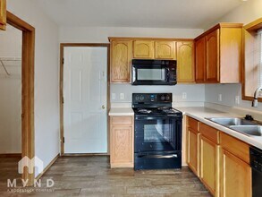 1000 W Snider St in Ozark, MO - Building Photo - Building Photo