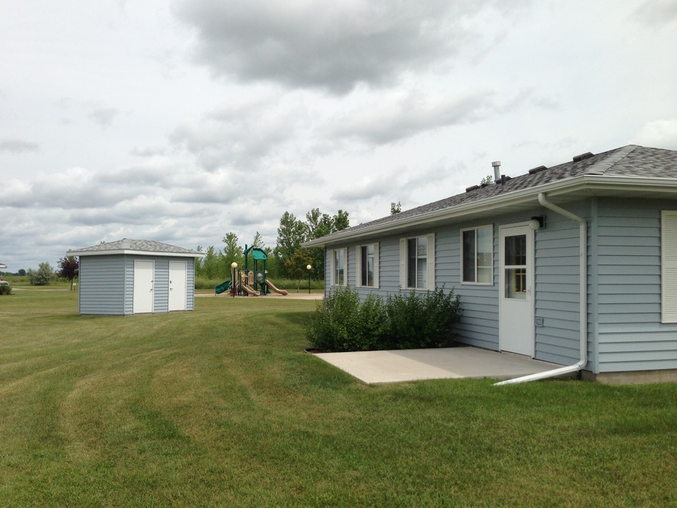 Prairieland Duplexes in Crookston, MN - Foto de edificio