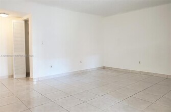 10020 NW 9th St Cir in Miami, FL - Building Photo - Building Photo