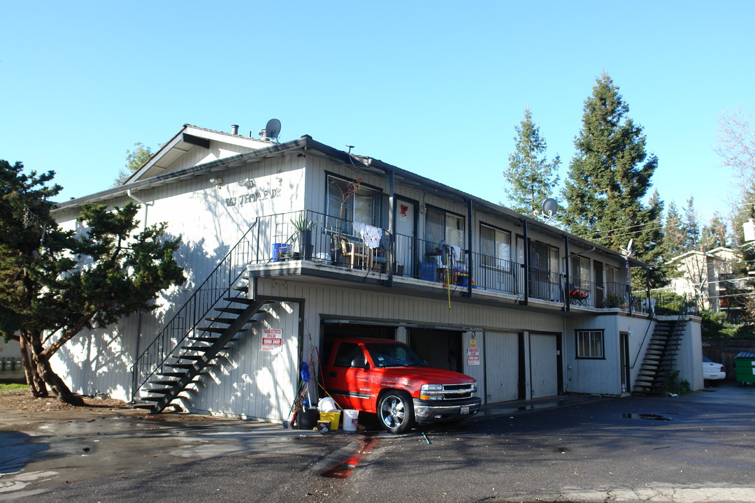 963 Temple Dr in San Jose, CA - Foto de edificio