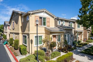Cross Creek Townhomes in Hayward, CA - Building Photo
