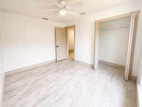 561 Nimitz Blvd in Lehigh Acres, FL - Building Photo - Building Photo