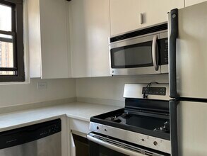 221 E 49th St in New York, NY - Building Photo - Building Photo