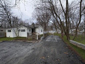 10 Paradise Trail in Monroe, NY - Building Photo