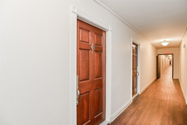 4515 Briar Hollow Pl in Houston, TX - Building Photo - Building Photo