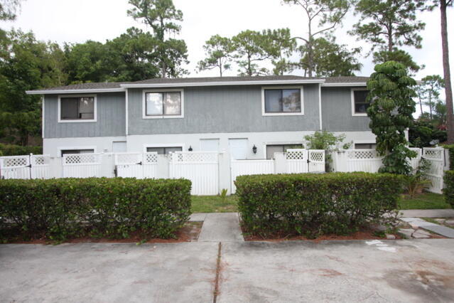 1143 Goldenrod Rd in Wellington, FL - Building Photo