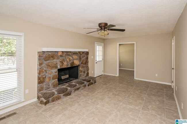 720 Country View Terrace in Center Point, AL - Foto de edificio - Building Photo