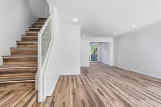 1340 Kings Cove Dr E in Rochester Hills, MI - Foto de edificio - Building Photo