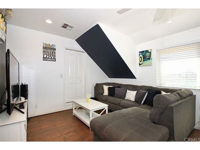 2134 N Thomas St, Unit A in Los Angeles, CA - Foto de edificio - Building Photo