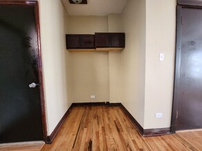 953 N Pine Ave in Chicago, IL - Foto de edificio - Building Photo