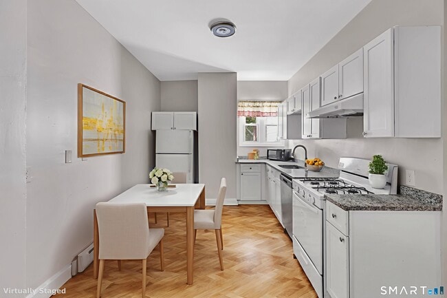 82 Water St in Torrington, CT - Foto de edificio - Building Photo