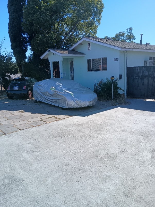 property at 824 Ballantyne St