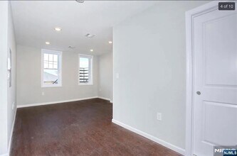 471 Harrison Ave, Unit 3A in Garfield, NJ - Foto de edificio - Building Photo