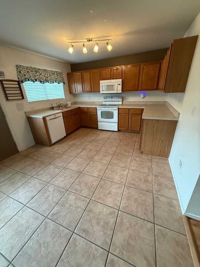 25607 Crimson Beauty in San Antonio, TX - Building Photo - Building Photo