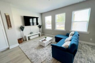 5018 Central Ave in Charlotte, NC - Foto de edificio - Building Photo