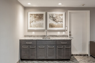 Park Ridge Manor Apartments in Highland Park, NJ - Building Photo - Interior Photo