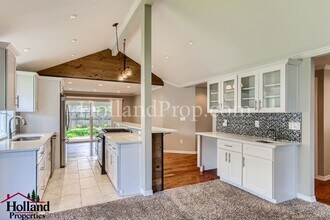240 SW 192nd Pl in Aloha, OR - Building Photo - Building Photo