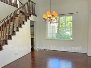 13735 Blue Ridge Way in Moorpark, CA - Building Photo - Building Photo