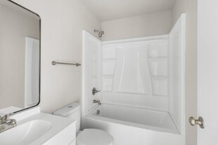 1217 Pineview St in Fayetteville, NC - Building Photo