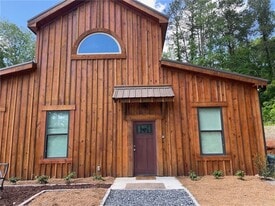8470 Hearn Rd in Palmetto, GA - Building Photo