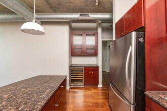 700 N Larrabee St, Unit 1902 in Chicago, IL - Building Photo - Building Photo