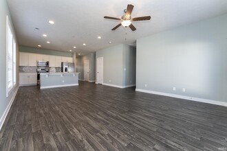4588 Eastwick Dr in Newburgh, IN - Foto de edificio - Building Photo