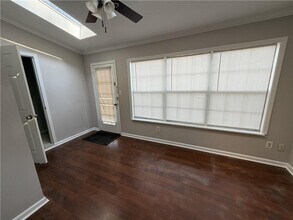 2045 Fairways Ct in Kennesaw, GA - Foto de edificio - Building Photo