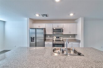 12146 Scarlet Ember Rd in Las Vegas, NV - Building Photo - Building Photo